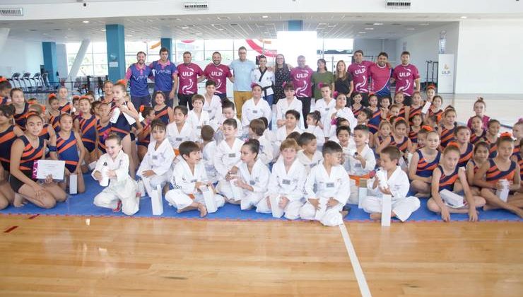 Taekwondo y gimnasia artística exhibieron su talento