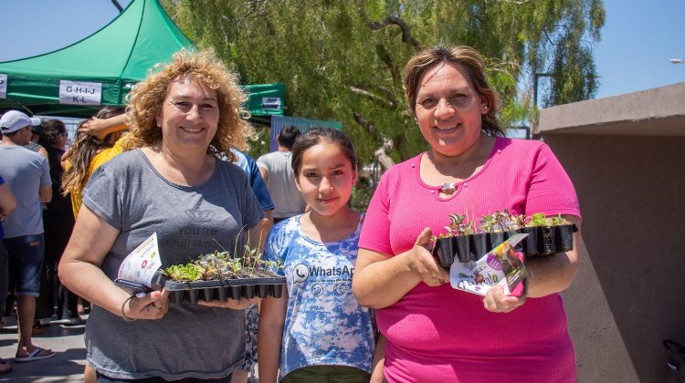 Vecinos de más de 10 barrios de Villa Mercedes recibirán sus plantines hortícolas