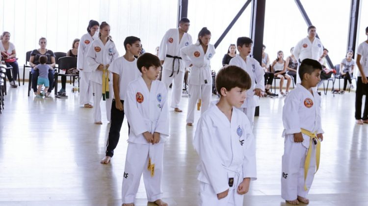 Realizaron examen final de taekwondo en el “Molino Fénix”