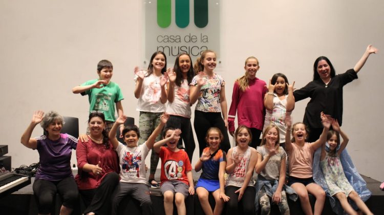 En Casa de la Música, el coro “Niños cantores de la luna” ensaya para su debut