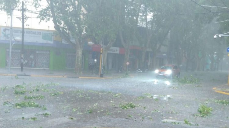 Solicitan mucha precaución a la hora de circular por las fuertes tormentas