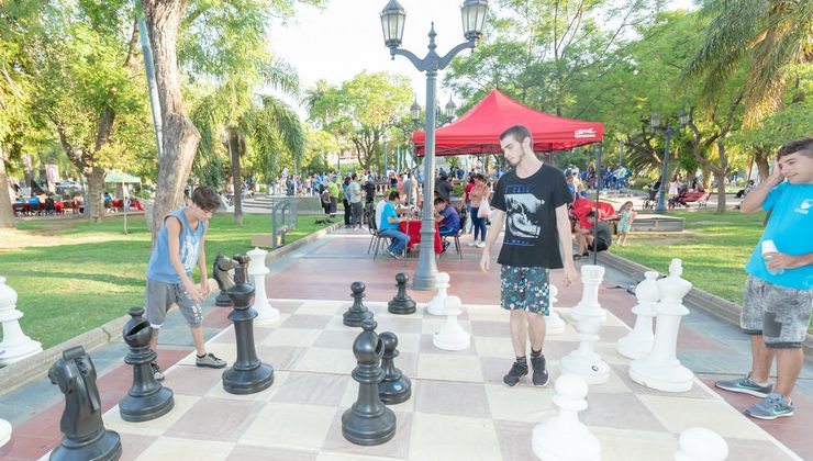 “ULP Modo Verano” inauguró su temporada en Plaza Pringles