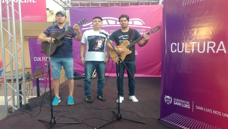 Artistas del Programa Cultura se presentaron en la EDIRO