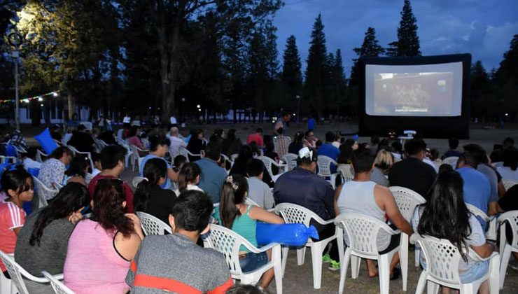 Cine en el Parque: unas 200 personas disfrutaron de “Dumbo”