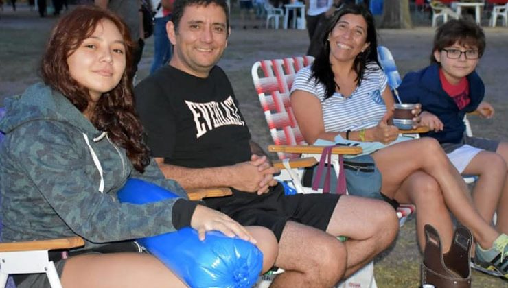 “Cine en el parque” una actividad para compartir en familia