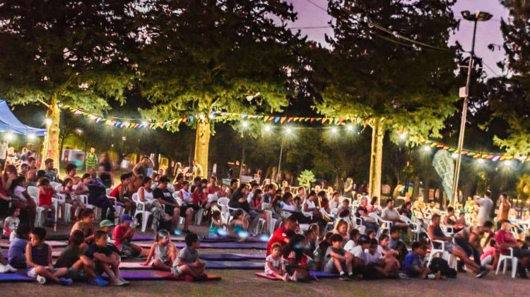 Casi 200 personas disfrutaron de “Cine en el Parque”