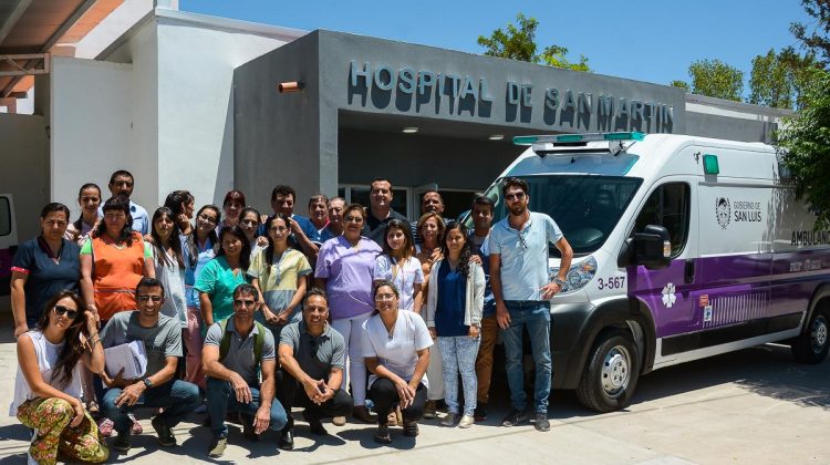 Con una caravana, San Martín recibió una ambulancia de alta complejidad para su hospital