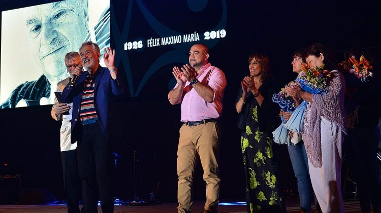 El gobernador participó de la primera noche de la Fiesta Nacional de la Calle Angosta