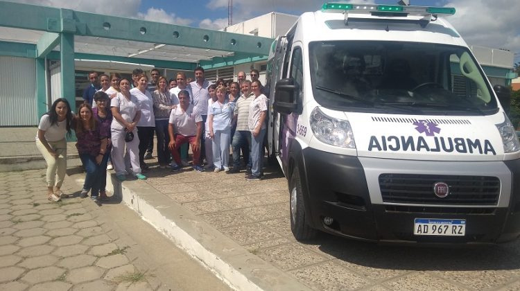 El Gobierno provincial entregó una ambulancia en Buena Esperanza y una unidad de traslado en Unión