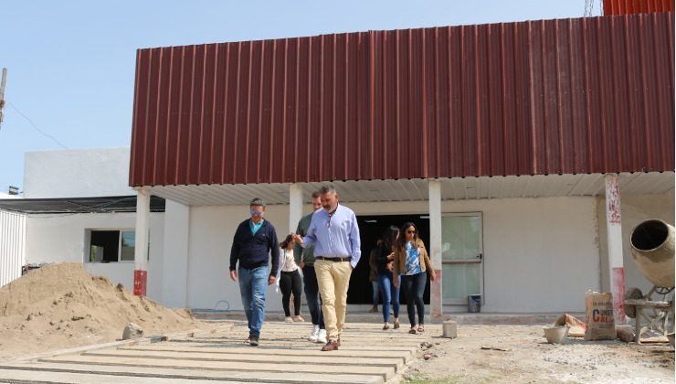 El ministro de Educación y el intendente de La Toma recorrieron las instalaciones de una futura Escuela Generativa