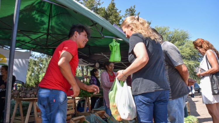 La feria itinerante de “Sol Puntano” vuelve a la Ruta 147 y Esteban Adaro