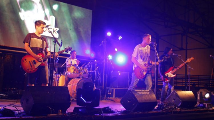 Los músicos de San Luis despliegan todo su ritmo en el “Pre Rock en la Casa”