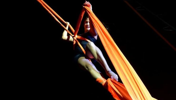 Andrea Suárez: se luce con sus acrobacias