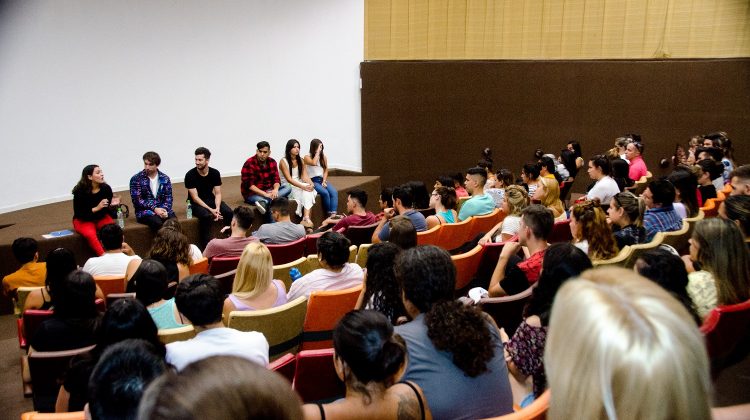 A sala completa se vivió un intenso tercer encuentro de cine debate