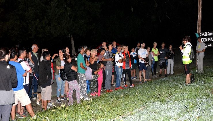 Turistas y vecinos de San Francisco recorrieron el Circuito de Los Morteros a la luz de la luna