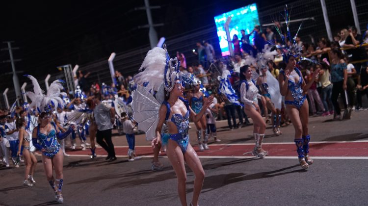 Villa Mercedes vivió la primera noche de los Corsos 2020