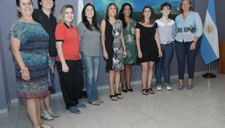 La jefa del Programa Cultura, Silvia Rapisarda, se reunió con artistas mujeres