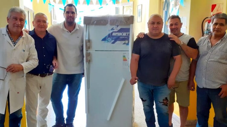El Ministerio de Educación entregó equipamiento y realizó reparaciones en escuelas del interior
