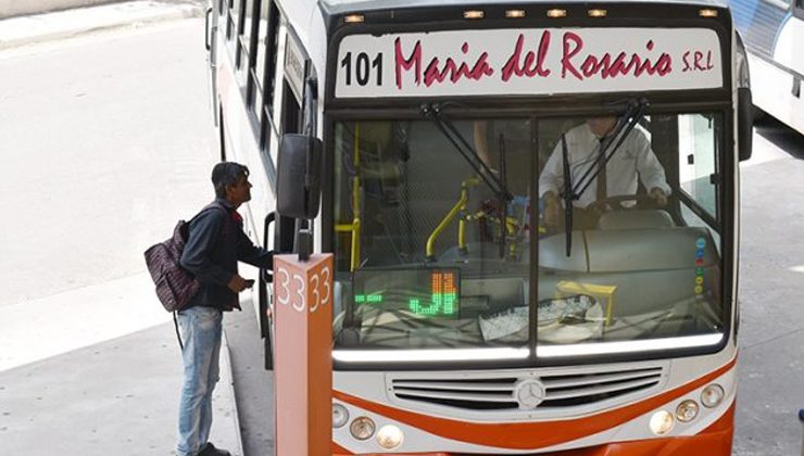 Los trabajadores del sistema de salud pública viajarán gratis en el transporte interurbano