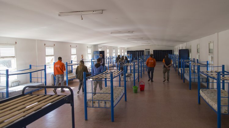 Acondicionan la Escuela de Policía para el armado de un centro de atención de pacientes leves