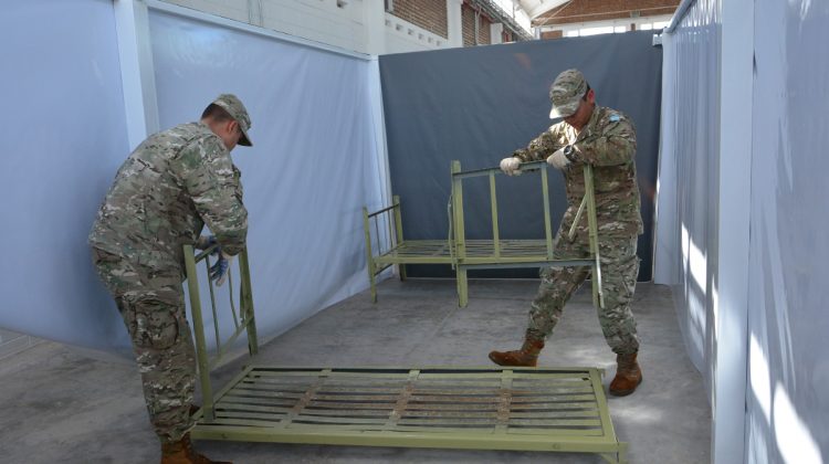 El Ejército entregó camas para el centro de atención en el edificio del ex SCAC