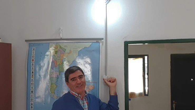 El Gobierno instaló un nuevo equipo solar fotovoltaico en una escuela del interior