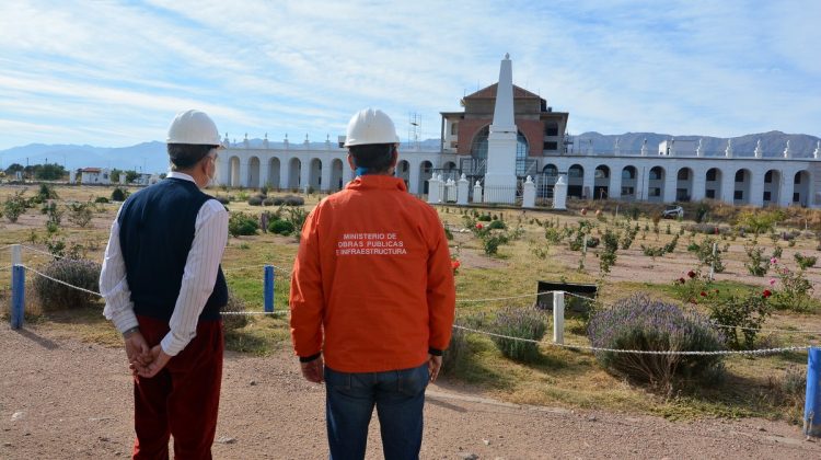 El gobernador supervisó el avance de obra de la réplica de La Recova