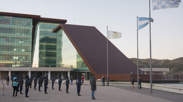 El izamiento de la Bandera en Terrazas del Portezuelo se vivió con el mismo fervor patriótico de otros tantos amaneceres