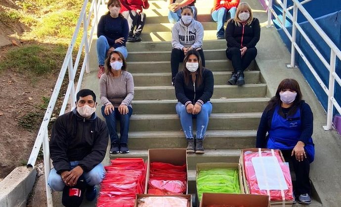 Diez trabajadores del taller de costura confeccionaron más de 200 piezas para el personal sanitario de la provincia