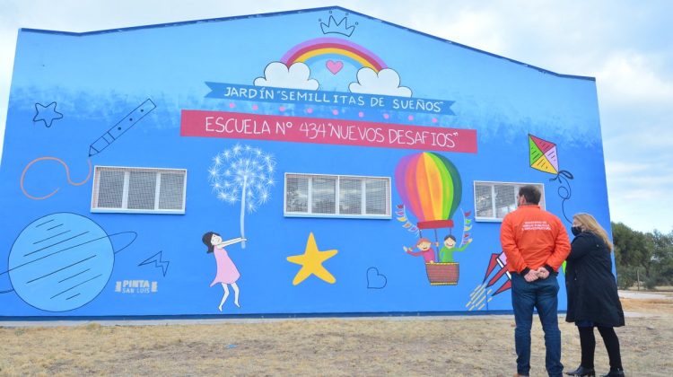 La puesta a punto de las escuelas públicas de la provincia no se detiene a pesar de la pandemia