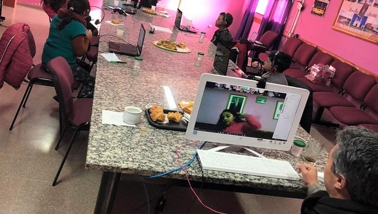 Alumnos de la escuela de Renca realizaron una videoconferencia con estudiantes de la Antártida