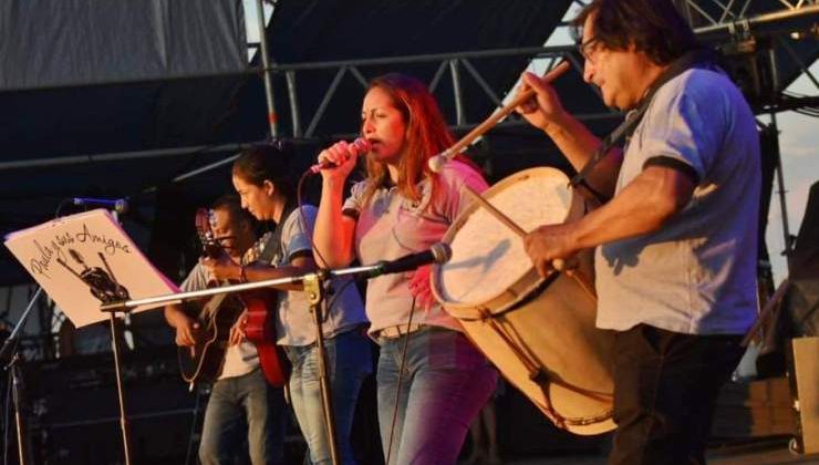 El grupo de folclore “Paula y sus amigos” hará una presentación para el canal Argentinísima Satelital