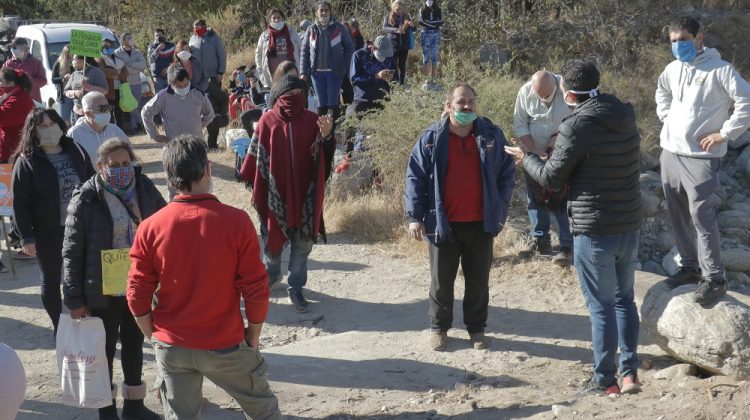 Desobedeciendo las medidas de distanciamiento social, habitantes de Merlo y La Paz se congregaron en el límite de San Luis y Córdoba