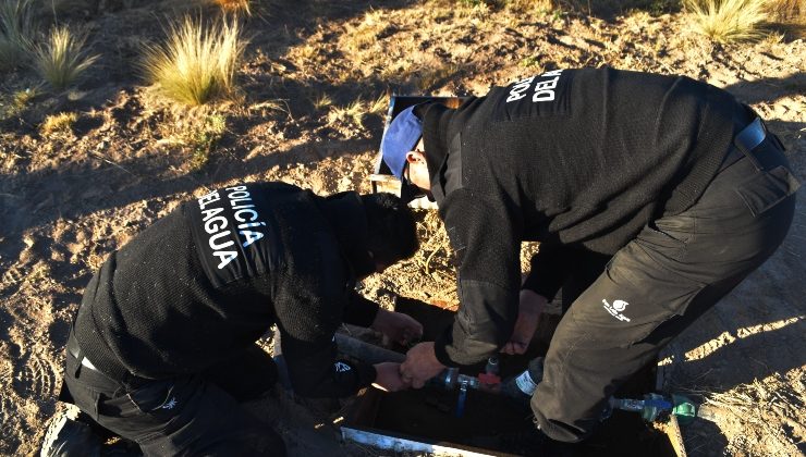 La Policía del Agua suspendió el servicio a un usuario por derroche de agua cruda