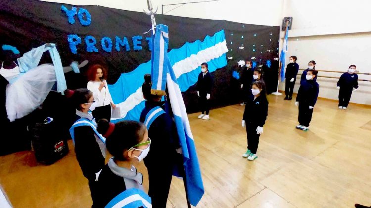 Los chicos de “Estación de Danza y Arte” y su compromiso ante la Bandera Argentina