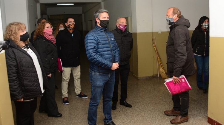 El ministro de Educación recorrió establecimientos donde se lleva adelante “La UPrO en tu escuela”