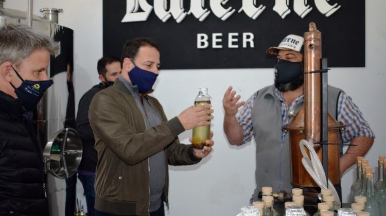 Macagno recorrió una fábrica de cerveza artesanal en Potrero de los Funes