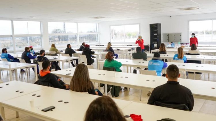 Los trabajadores de La Pedrera recibieron una capacitación sobre medidas preventivas para COVID-19, a cargo del Ministerio de Salud