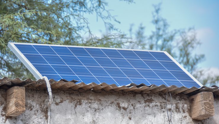 Más familias rurales recibieron el equipo solar fotovoltaico que entrega el Gobierno provincial