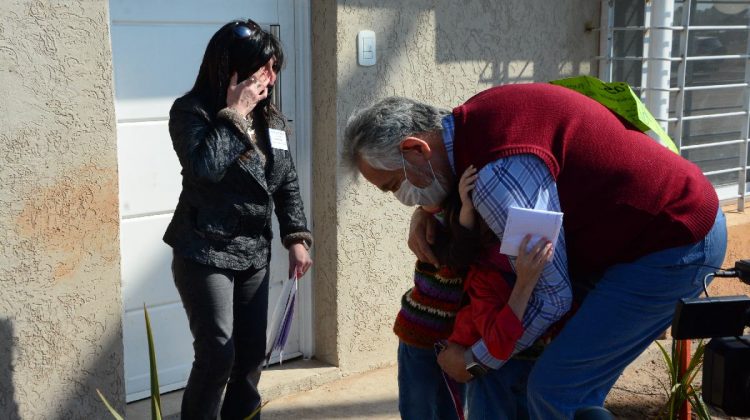 Un martes inolvidable para veinte familias de La Toma