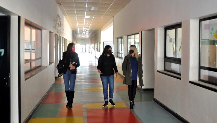 El Ministerio de Educación continúa recorriendo escuelas para conocer los estados edilicios