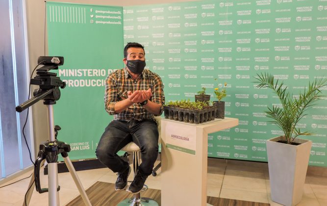 Docentes y alumnos de la EPD de Estancia Grande aprendieron sobre agroecología