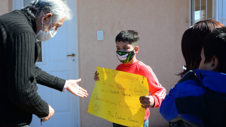 Dos familias de Batavia y seis de Nueva Galia celebraron el techo propio