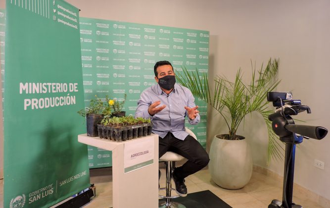 Alumnos y docentes de cinco Escuelas Públicas Digitales se capacitaron en agroecología