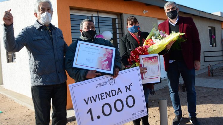 En época de pandemia, el gobernador entregó la vivienda 1.000 del año