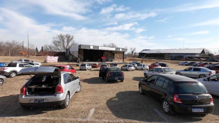 Desde el auto y en familia se disfrutó del cine y del circo