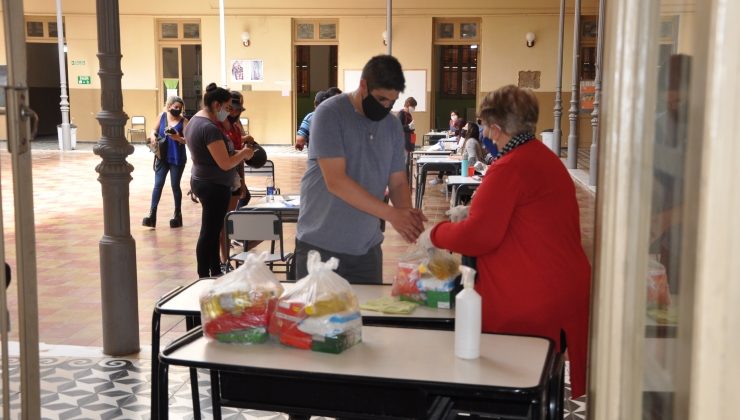 Tras la fase 1, las escuelas retoman la entrega de la Copa de Leche