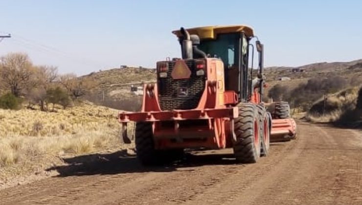 Vialidad Provincial no detiene su marcha: arreglos, mantenimiento de caminos y desmalezado