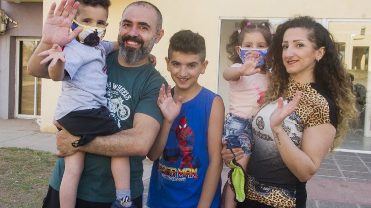 Una familia de refugiados sirios regresa a su país: “Gracias a toda la gente de San Luis”