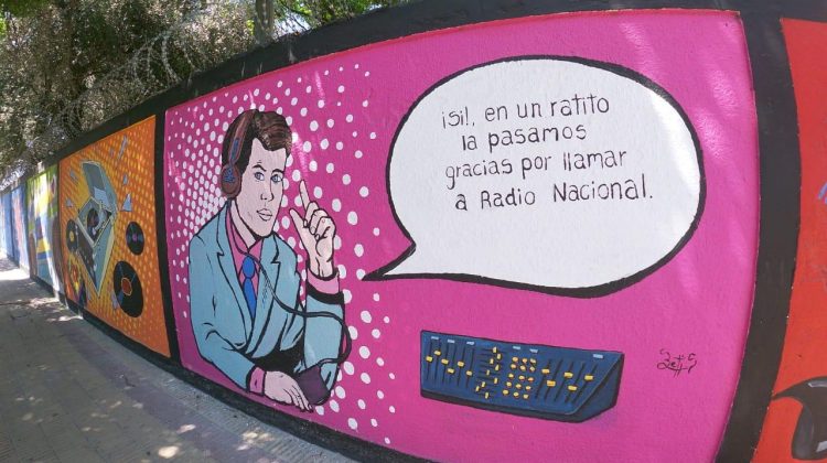 Los 55 metros de las paredes externas de Radio Nacional se transformaron en un homenaje a la radiodifusión